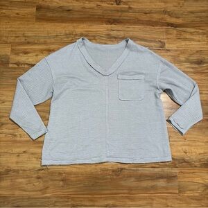 Women’s XL Light Gray and Long Sleeve V-Neck Box Waffle‎ Knit Top Cozy Pocket